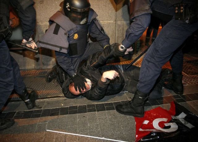 Verhaftung eines Gewerkschafters der CGT am 10.2.2012 Madrid