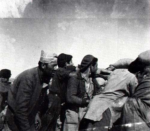 Spanischer Bürgerkrieg und anarchistische Revolution 1936-39 - Bild Erstürmung eines Dorfes 1